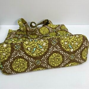 Large and versatile bag ideal for travel, beach or countryside